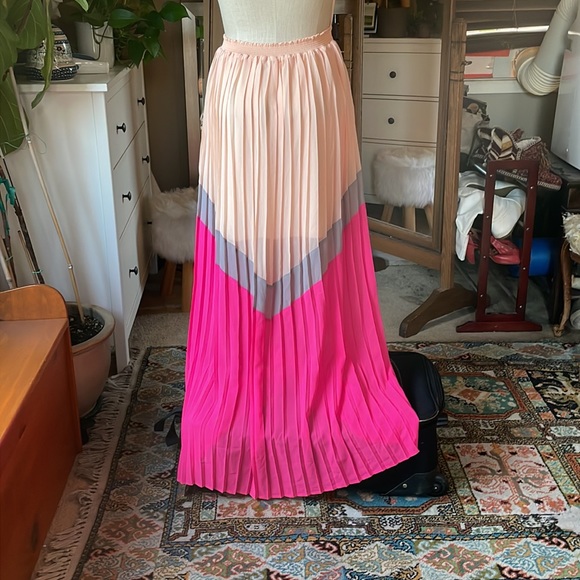 Hyfve pleated maxi dress - Picture 6 of 12